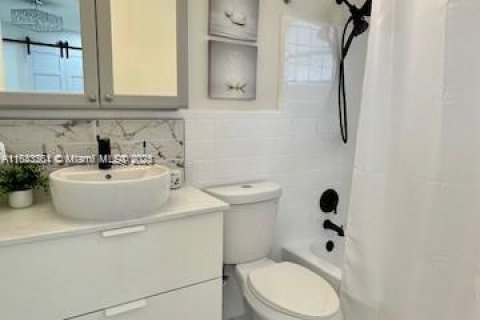 Immobilier commercial à vendre à Miami, Floride: 190.64 m2 № 1978179 - photo 19