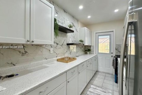 Immobilier commercial à vendre à Miami, Floride: 190.64 m2 № 1978179 - photo 4