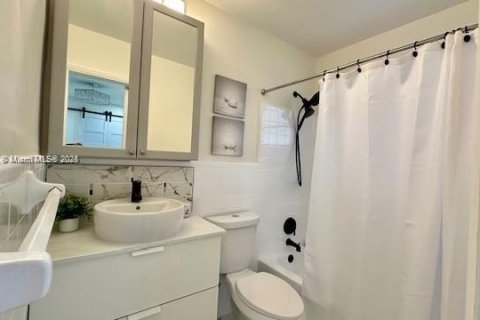 Immobilier commercial à vendre à Miami, Floride: 190.64 m2 № 1978179 - photo 20