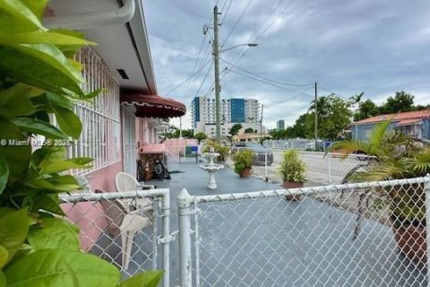 Immobilier commercial à vendre à Miami, Floride: 190.64 m2 № 1978179 - photo 24