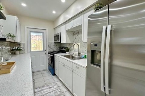 Immobilier commercial à vendre à Miami, Floride: 190.64 m2 № 1978179 - photo 5