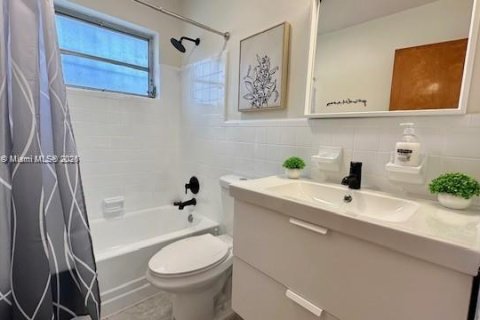 Immobilier commercial à vendre à Miami, Floride: 190.64 m2 № 1978179 - photo 12