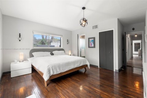 Villa ou maison à vendre à Miami, Floride: 4 chambres, 189.89 m2 № 1632035 - photo 19