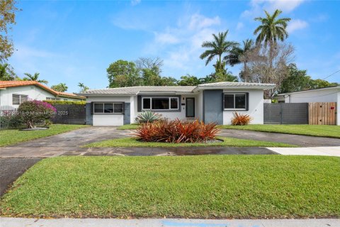 Villa ou maison à vendre à Miami, Floride: 4 chambres, 189.89 m2 № 1632035 - photo 2