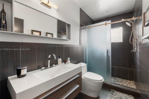 Villa ou maison à vendre à Miami, Floride: 4 chambres, 189.89 m2 № 1632035 - photo 24
