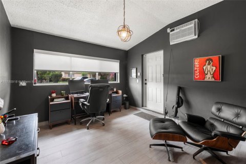 Villa ou maison à vendre à Miami, Floride: 4 chambres, 189.89 m2 № 1632035 - photo 16