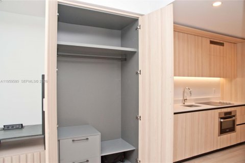 Copropriété à vendre à Miami, Floride: 35.86 m2 № 2019879 - photo 9