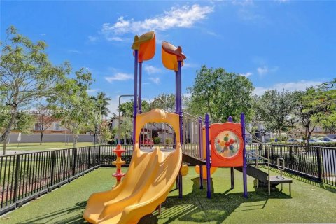 Купить таунхаус в Мирамар, Флорида 3 спальни, 140.1м2, № 1973649 - фото 8