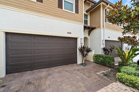 Touwnhouse à vendre à Palm Beach Gardens, Floride: 3 chambres, 199.18 m2 № 2410753 - photo 2