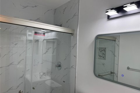 Condominio en alquiler en Miami, Florida, 3 dormitorios, 92.25 m2 № 1944183 - foto 21