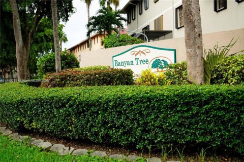 Condominio en alquiler en Miami, Florida, 3 dormitorios, 92.25 m2 № 1944183 - foto 1