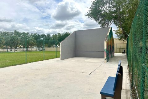 Condominio en alquiler en Miami, Florida, 3 dormitorios, 92.25 m2 № 1944183 - foto 16