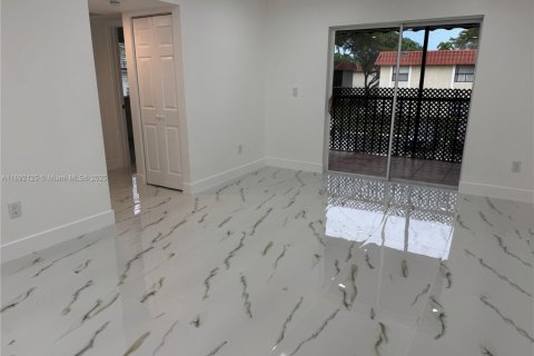 Condominio en alquiler en Miami, Florida, 3 dormitorios, 92.25 m2 № 1944183 - foto 6