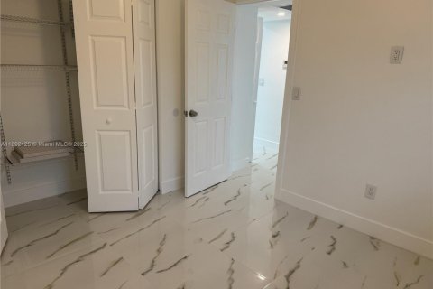 Condominio en alquiler en Miami, Florida, 3 dormitorios, 92.25 m2 № 1944183 - foto 11