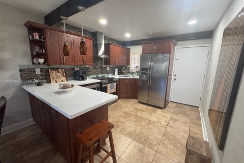 Купить кондоминиум в Майами, Флорида 2 спальни, 82.31м2, № 2088050 - фото 2