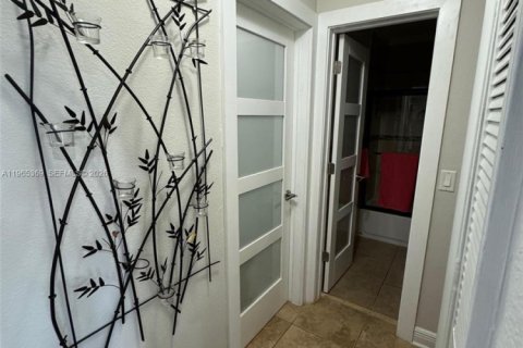 Купить кондоминиум в Майами, Флорида 2 спальни, 82.31м2, № 2088050 - фото 14