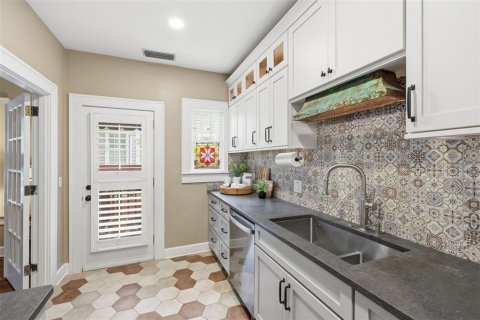 House in Tampa, Florida 3 bedrooms, 205.5 sq.m. № 2151942 - photo 22