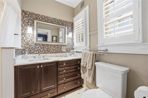 House in Tampa, Florida 3 bedrooms, 205.5 sq.m. № 2151942 - photo 8