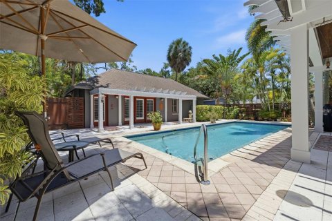 House in Tampa, Florida 3 bedrooms, 205.5 sq.m. № 2151942 - photo 10