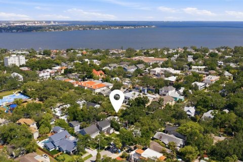 House in Tampa, Florida 3 bedrooms, 205.5 sq.m. № 2151942 - photo 3