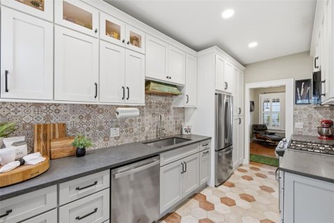 House in Tampa, Florida 3 bedrooms, 205.5 sq.m. № 2151942 - photo 5