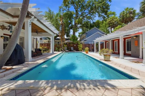 House in Tampa, Florida 3 bedrooms, 205.5 sq.m. № 2151942 - photo 2