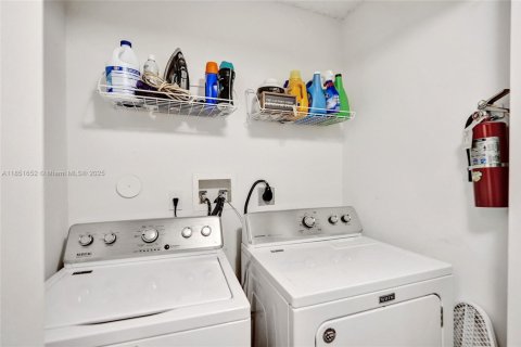 Adosado en venta en Sunrise, Florida, 2 dormitorios, 129.69 m2 № 1872268 - foto 17