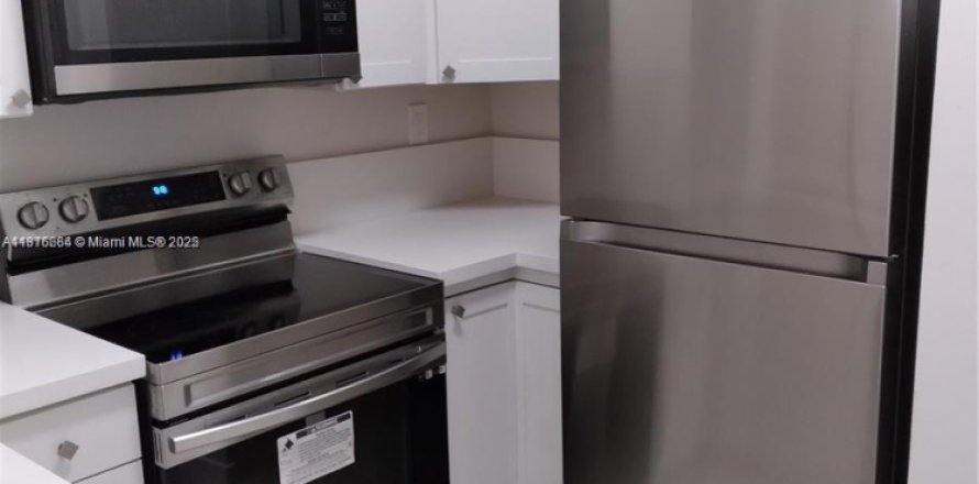 Condominio en Pembroke Pines, Florida, 3 dormitorios № 1920531