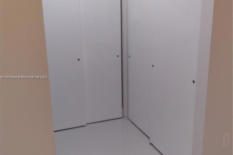 Condominio en venta en Pembroke Pines, Florida, 3 dormitorios, 101.54 m2 № 1920531 - foto 11