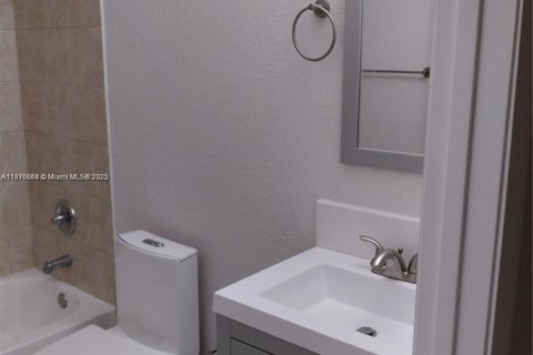 Condominio en venta en Pembroke Pines, Florida, 3 dormitorios, 101.54 m2 № 1920531 - foto 10