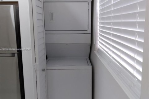 Condominio en venta en Pembroke Pines, Florida, 3 dormitorios, 101.54 m2 № 1920531 - foto 3