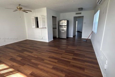 Снять в аренду кондоминиум в Уэст-Палм-Бич, Флорида 1 спальня, 65.22м2, № 2041377 - фото 2