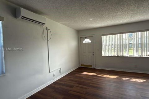 Снять в аренду кондоминиум в Уэст-Палм-Бич, Флорида 1 спальня, 65.22м2, № 2041377 - фото 1