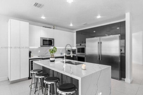 Casa en venta en Doral, Florida, 4 dormitorios, 246.19 m2 № 2011741 - foto 18