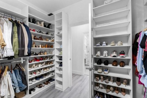 Casa en venta en Doral, Florida, 4 dormitorios, 246.19 m2 № 2011741 - foto 26