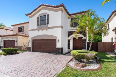 Casa en venta en Doral, Florida, 4 dormitorios, 246.19 m2 № 2011741 - foto 4