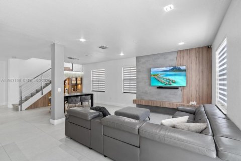 Casa en venta en Doral, Florida, 4 dormitorios, 246.19 m2 № 2011741 - foto 13