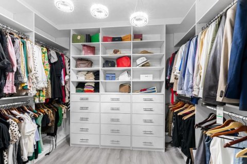 Casa en venta en Doral, Florida, 4 dormitorios, 246.19 m2 № 2011741 - foto 25