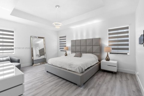 Casa en venta en Doral, Florida, 4 dormitorios, 246.19 m2 № 2011741 - foto 23