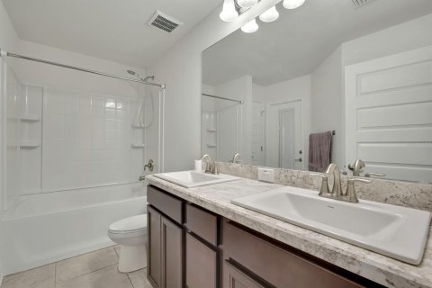 House in Spring Hill, Florida 4 bedrooms, 213.68 sq.m. № 2221004 - photo 28