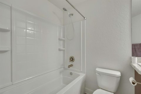 House in Spring Hill, Florida 4 bedrooms, 213.68 sq.m. № 2221004 - photo 26