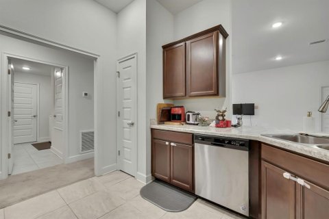 House in Spring Hill, Florida 4 bedrooms, 213.68 sq.m. № 2221004 - photo 15