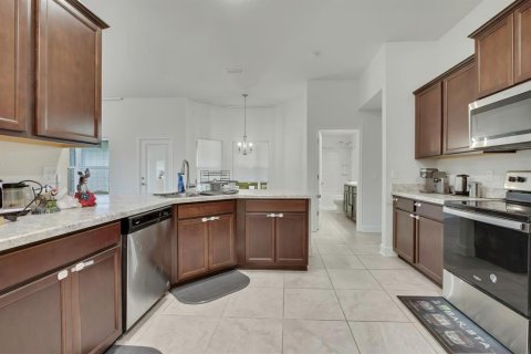 House in Spring Hill, Florida 4 bedrooms, 213.68 sq.m. № 2221004 - photo 18