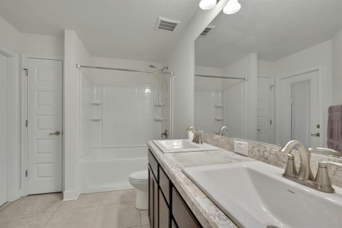 House in Spring Hill, Florida 4 bedrooms, 213.68 sq.m. № 2221004 - photo 27