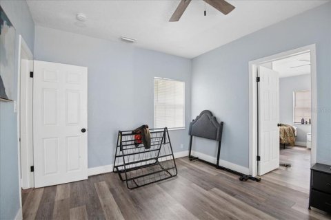 House in Tampa, Florida 7 bedrooms, 275.92 sq.m. № 2400379 - photo 14