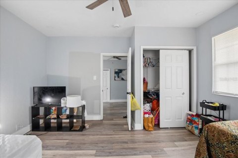 House in Tampa, Florida 7 bedrooms, 275.92 sq.m. № 2400379 - photo 19