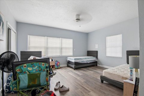 House in Tampa, Florida 7 bedrooms, 275.92 sq.m. № 2400379 - photo 20