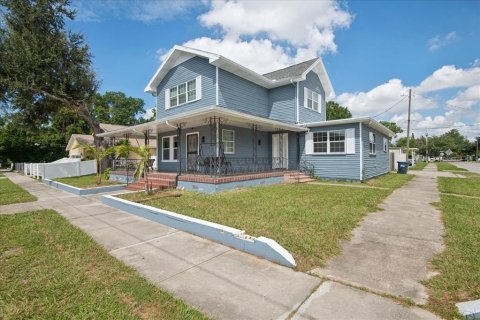 House in Tampa, Florida 7 bedrooms, 275.92 sq.m. № 2400379 - photo 2
