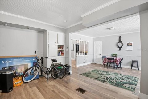 House in Tampa, Florida 7 bedrooms, 275.92 sq.m. № 2400379 - photo 9