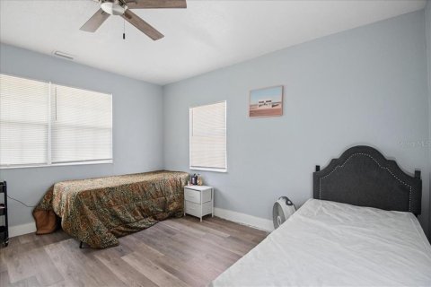 House in Tampa, Florida 7 bedrooms, 275.92 sq.m. № 2400379 - photo 17